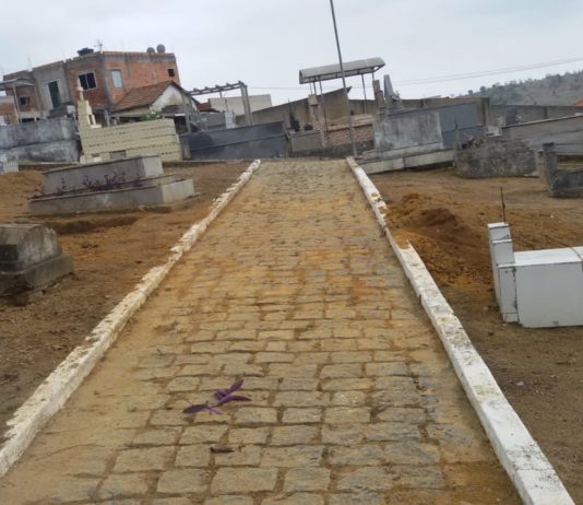 Prefeitura de Nova Venécia realiza obras de limpeza nos cemitérios do município