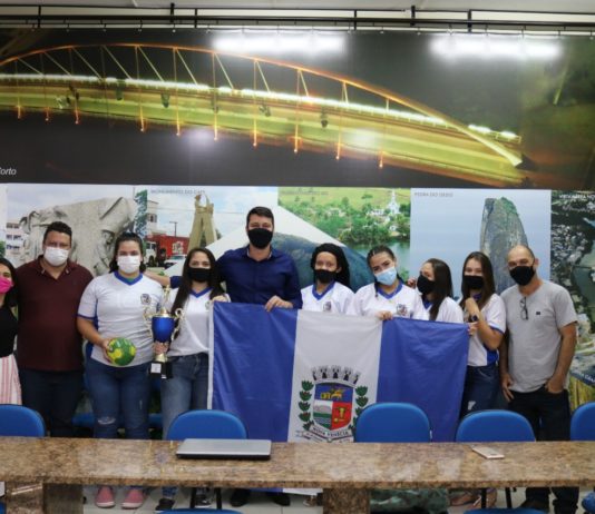 Equipe Veneciana conquista prata em torneio de handebol em São Domingos do Norte.