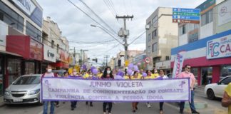 Em alusão à Campanha Junho Violeta, Secretaria de Assistência Social realiza passeata com idosos e população veneciana