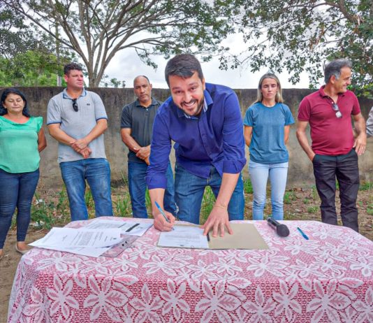 Prefeito assina ordem de serviço para Obras de Drenagem e Pavimentação em Ruas do Bairro Rúbia
