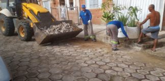 Secretaria de serviços realiza serviço de limpeza no município