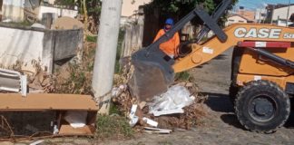 Secretaria de Serviços continua a todo vapor realizando serviço de limpeza no município