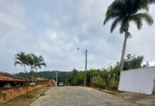 Secretaria de limpeza continua realizando o serviço de limpeza no município