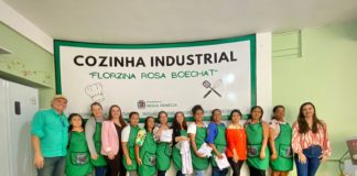 Núcleo de Ideias faz entrega de kits com aventais e camisas para inauguração da cozinha industrial