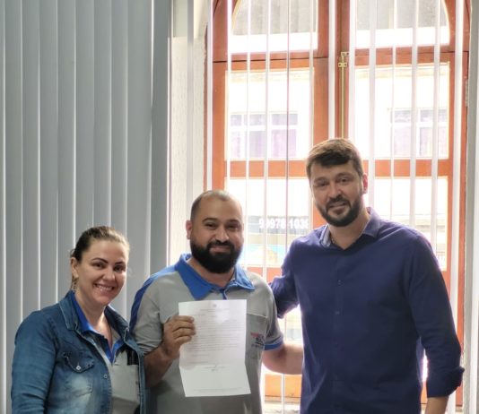 Prefeitura de Nova Venécia realiza Entrega de autorizações para lavratura de imóveis dos Polos Industriais I e II a fim de impulsionar o desenvolvimento econômico com geração de emprego e renda