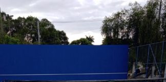 Quadra de tênis recebe restauração de rachaduras e nova pintura