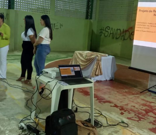 Reunião com moradores do Bairro Altoé marca início do processo de regularização da localidade