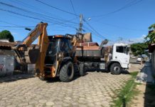 Secretaria de Serviços realiza coleta de entulho em diversos bairros do município