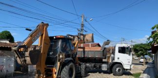 Secretaria de Serviços realiza coleta de entulho em diversos bairros do município