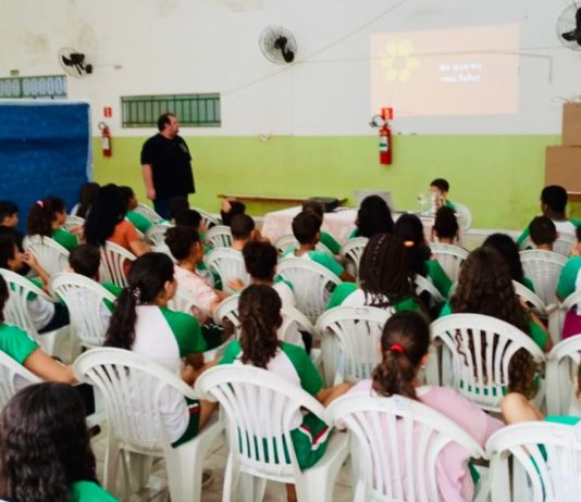 Creas realiza ações nas escolas para conscientizar sobre o combate ao abuso e à exploração sexual de crianças e adolescentes