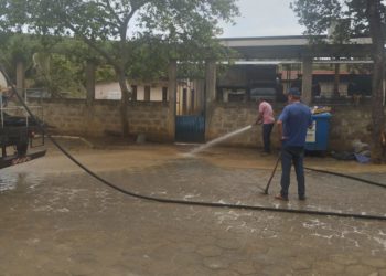 Secretaria de Obras realiza mutirão de limpeza na comunidade do Poção