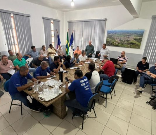 Prefeitura anuncia abono de R$ 1.000 para os servidores municipais