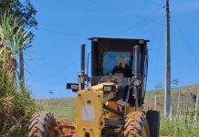 Prefeitura realiza cascalhamento e patrolamento das estradas no Córrego do Palmito
