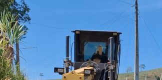 Prefeitura realiza cascalhamento e patrolamento das estradas no Córrego do Palmito