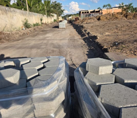 Ordem de Serviço é assinada e obras de pavimentação já começam no bairro Aeroporto