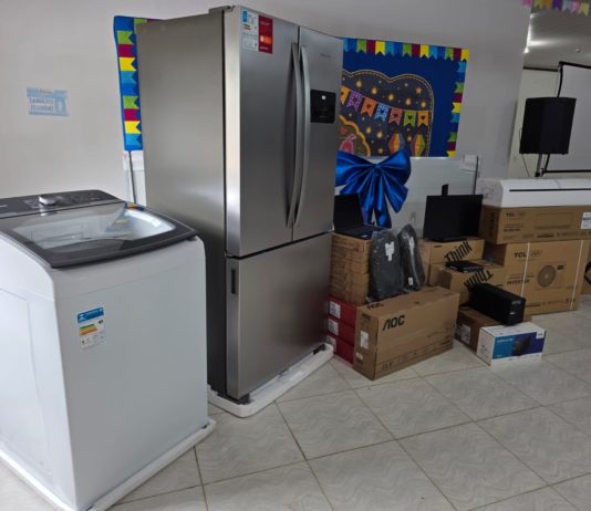 Prefeitura entrega R$ 3,7 milhões em mobiliários e equipamentos para a Educação de Nova Venécia