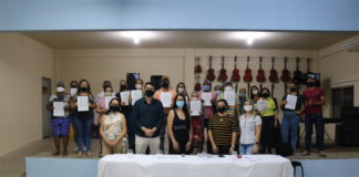 Prefeitura entrega títulos de regularização fundiária a moradores do Bairro Rúbia