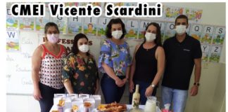 Após o recesso, professores são surpreendidos com homenagens