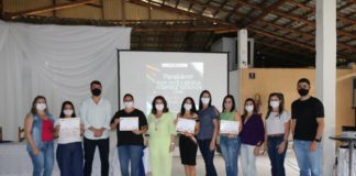 Prefeito entrega certificados a Professores participantes da Olimpíada de Língua Portuguesa