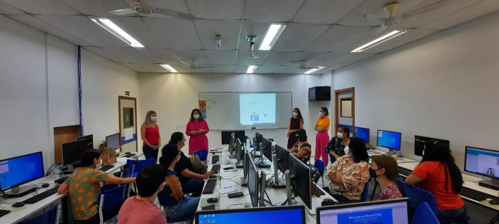 Aulas no Laboratório de Informática VESPERTINO: Aula Meios de