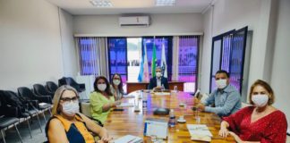 Secretária de Educação de Nova Venécia participa de reunião no Tribunal de Contas do ES