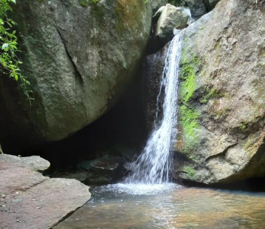 Prefeitura de Nova Venécia alerta sobre grande quantidade de lixo deixada por visitantes da “Cachoeira da Gameleira”