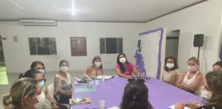 Secretária municipal de educação recebe professores de matemática