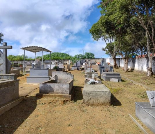 Secretaria de Serviços realiza limpeza em cemitérios de Nova Venécia