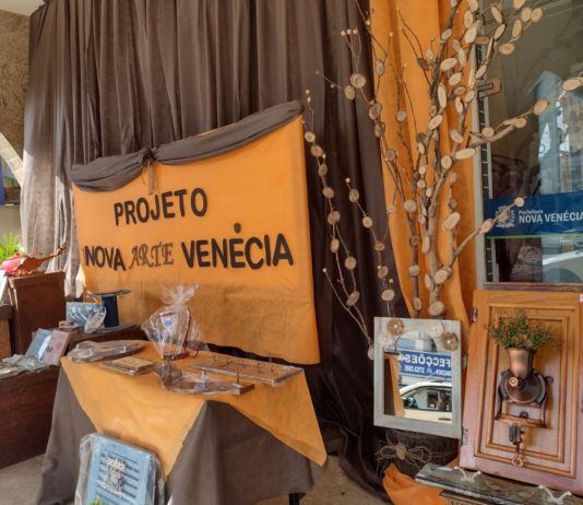 Exposição artística está aberta ao público no saguão da Prefeitura