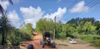 Obras de melhorias são feitas nas estradas do interior e da cidade