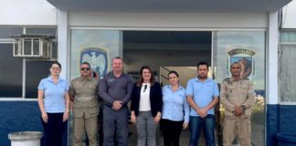 Equipe da Secretaria Municipal de Educação reúne com representantes de militares para diálogo sobre Escola Cívico-Militar de Nova Venécia