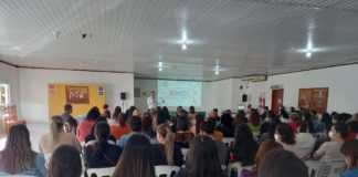 Professores da educação infantil estudam a BNCC na Prática