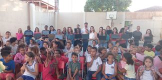 Professores da EMEFTI Bairro Altoé recebem notebooks