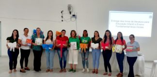 Diretores escolares recebem livros de literatura infantil