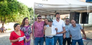 Prefeito assina ordem de serviço para construção de escadaria e pavimentação da Rua Travessa Matias no Bairro Iolanda