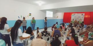 Programa Criança Feliz faz entrega de certificados