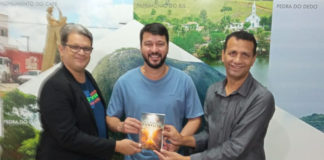 Prefeito recebe representantes da Igreja Adventista em apoio a projeto de incentivo à leitura