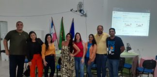 Professores preparam material didático para rede municipal durante formação continuada