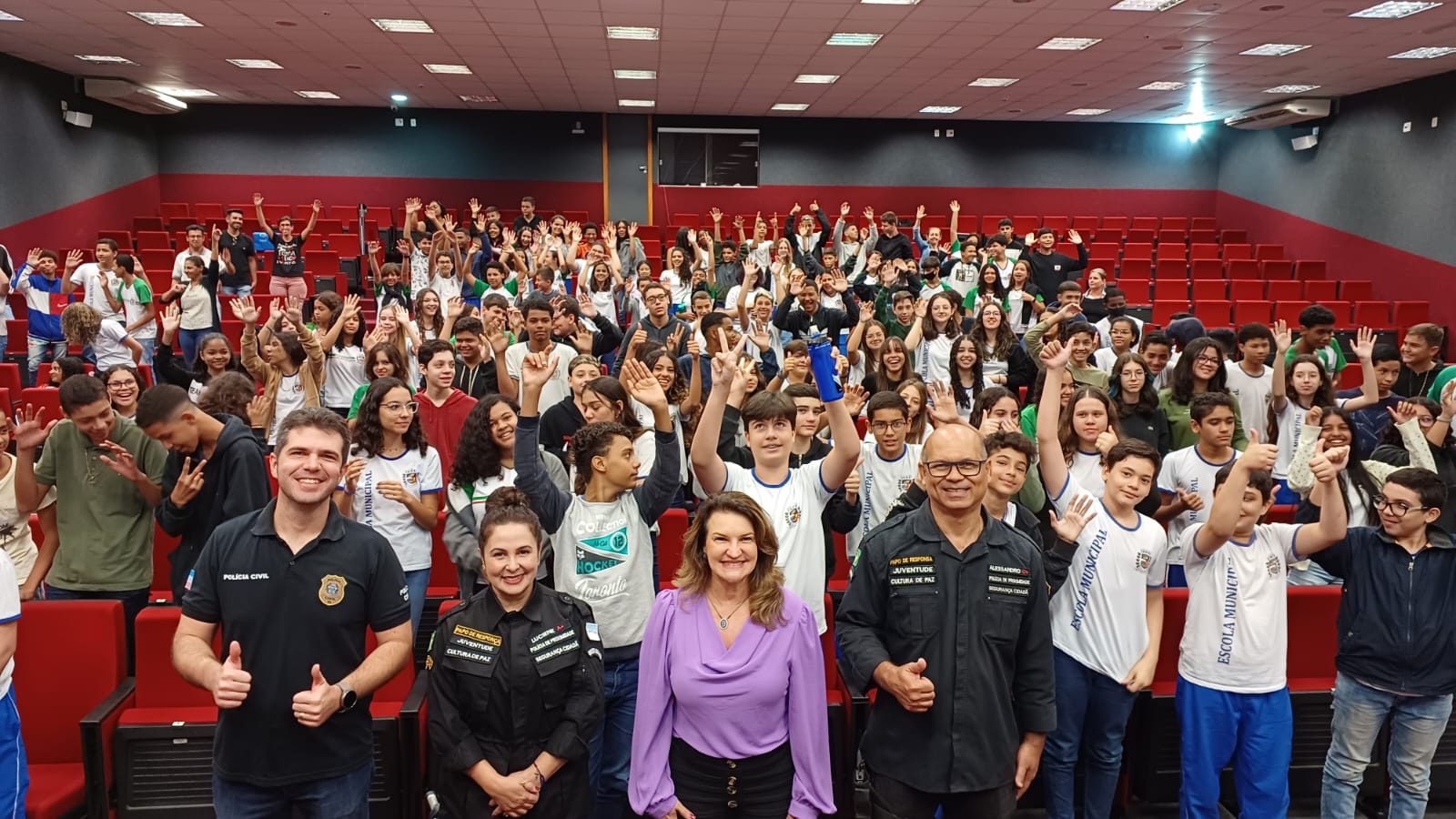 Equipe do Papo de Responsa retorna ao colégio para conversar com os  estudantes, educadores e famílias