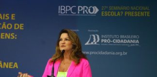 Secretária de Educação de Nova Venécia coordena debate nacional em Pernambuco