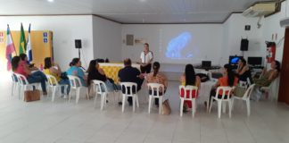 Formação de língua inglesa debate internacionalização por meio de projetos