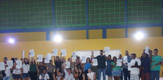 Mais de 60 títulos de regularização fundiária são entregues no Bairro Aeroporto II