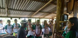 Estudantes da EMEF Veneciano fazem aula de campo no quilombo Linharinho-São Mateus