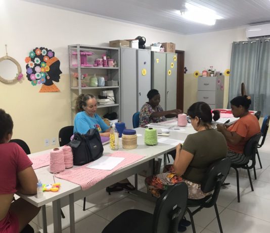 Protagonismo: Serviço de fortalecimento de vínculos do Cras oferta artesanato para mulheres