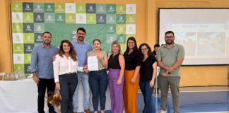 Prefeito de Nova Venécia e comunidade escolar assinam ordem de serviço para reforma da quadra poliesportiva da EMEF Dr. Adalton Santos