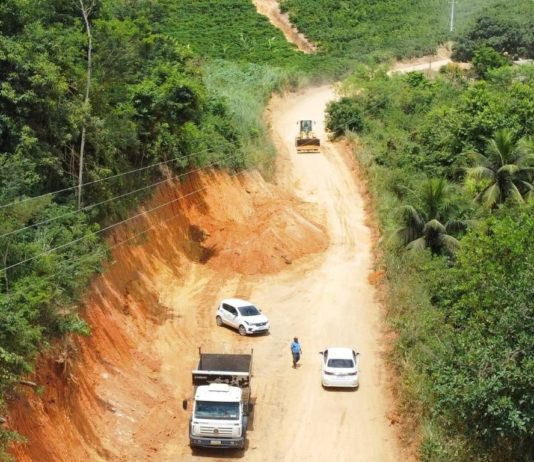 Secretaria de Agricultura realiza melhorias nas estradas da comunidade do Poção, em Nova Venécia