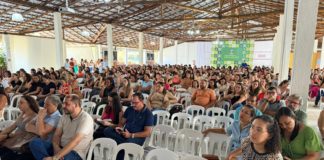 Profissionais da Educação de Nova Venécia se reúnem durante abertura do ano letivo 2025