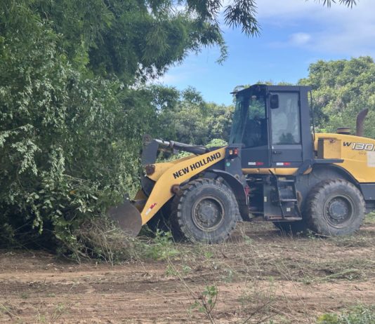 Prefeitura realiza limpeza e recuperação de campo na Comunidade do Oratório
