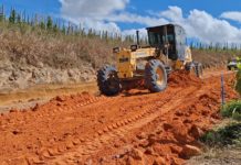 Prefeitura de Nova Venécia realiza melhorias na estrada da comunidade de São Geraldo