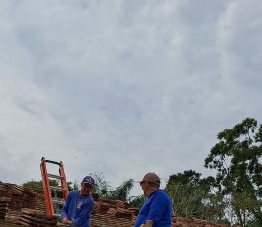 Prefeitura de Nova Venécia revitaliza telhado do Casarão